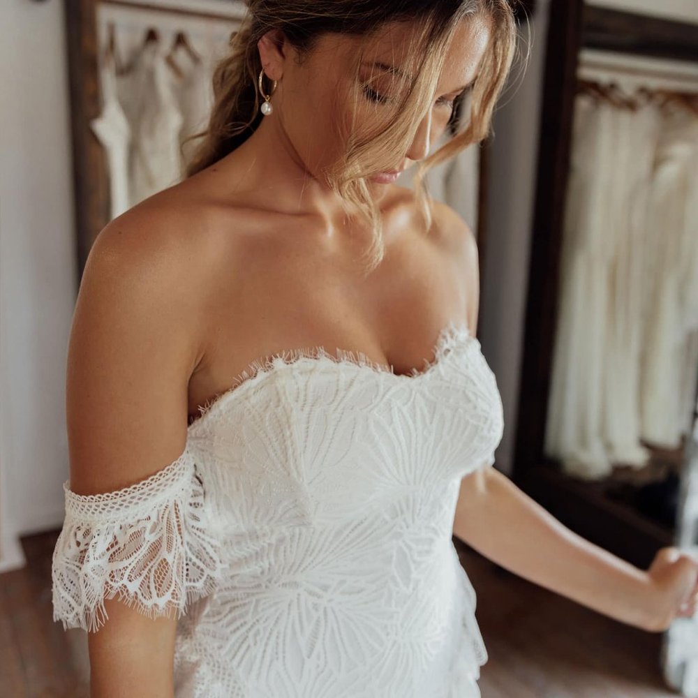 Grace Loves Lace, Stunning Noah Dress - Picture 9 of 12